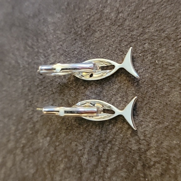 3/$30 VTG Silvertone Ichthys Cross Symbol Leverback Earrings - Picture 4 of 6